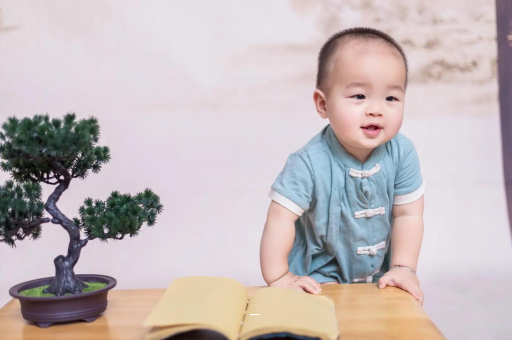 澳门六个月宝宝可以坐吗